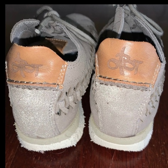 OTBT brand leather braid tennis shoes sneakers women’s size 7.5 - Picture 5 of 11
